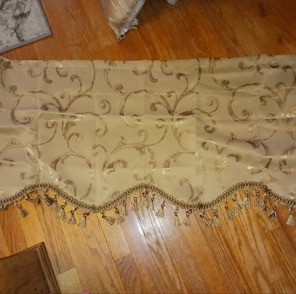 New in package beautiful window valance